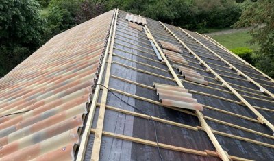 Réfection de toiture par charpentier couvreur zingueur - KMC Toitures à Guéreins