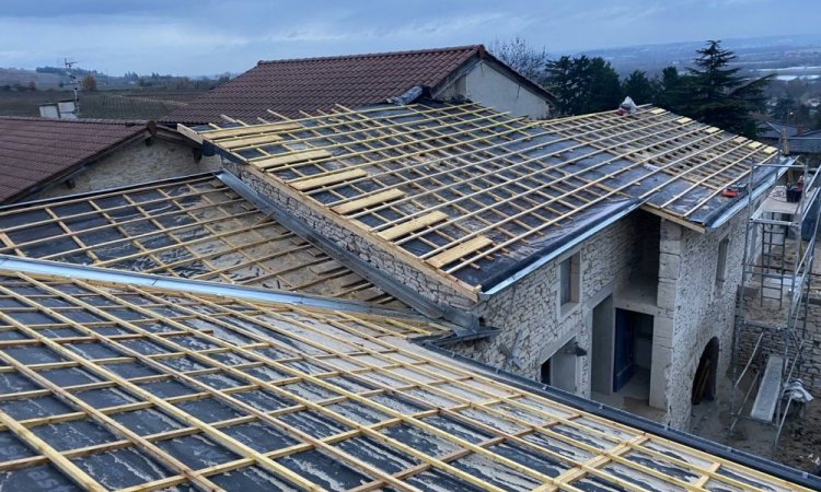 Réfection de toiture par KMC toitures, charpentier couvreur zingueur à Lucenay