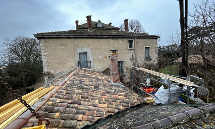 Rénovation de faîtage de toit - KMC Toiture à Guéreins