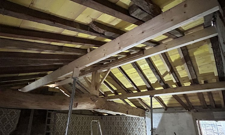 Rénovation d'un toit et sa charpente à Saint-etienne-des-oullieres