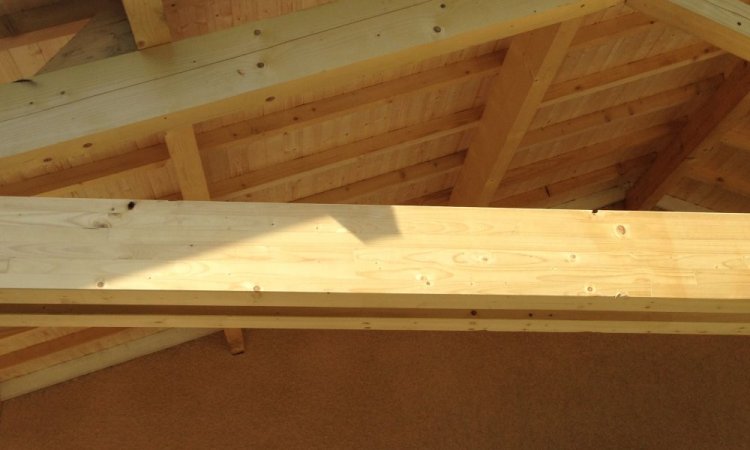 Extension de toiture  en  2 pans pour abriter une terrasse 